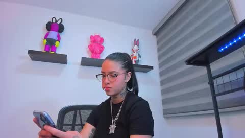 Snapshot of gangster_girl chatting on 28, 11, 2025 GANG online show from 28, 11, 2025