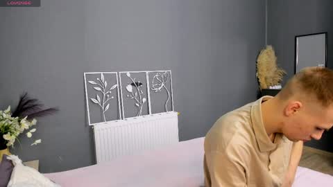 Max and Eva online show from 4, 4, 2026