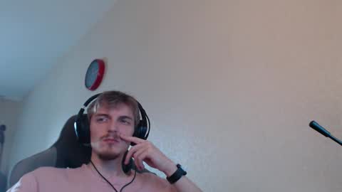 Snapshot of gasturfahe chatting on 10, 10, 2025 gasturfahe online show from 10, 10, 2025