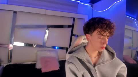 Snapshot of genesis_ask chatting on 28, 11, 2025 Genesis online show from 28, 11, 2025