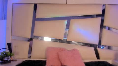 Snapshot of genesis_ask chatting on 30, 11, 2025 Genesis online show from 30, 11, 2025