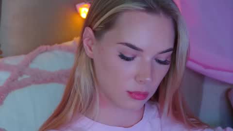 GentleRossi online show from 5, 3, 2025