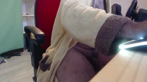 Snapshot of ghostatitude chatting on 1, 12, 2025 ghostatitude online show from 1, 12, 2025