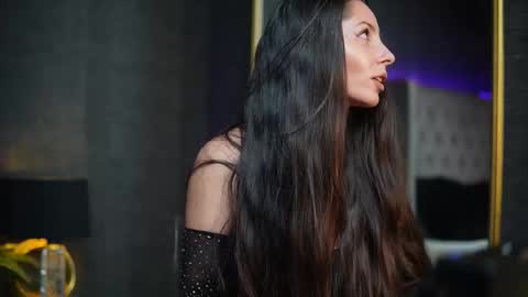  Gia  online show from 1, 11, 2025