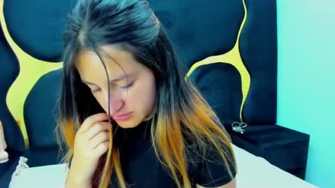 GiaRoussel online show from 4, 2, 2025