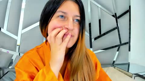 GiaRoussel online show from 9, 2, 2025