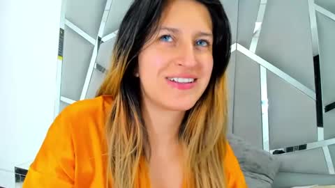 GiaRoussel online show from 9, 2, 2025