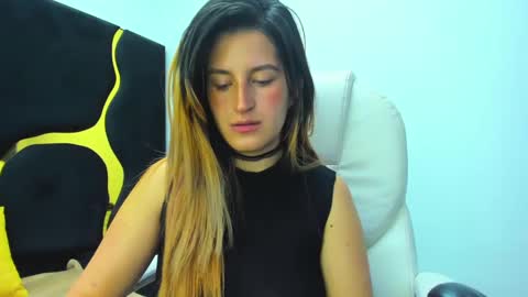 GiaRoussel online show from 11, 3, 2025