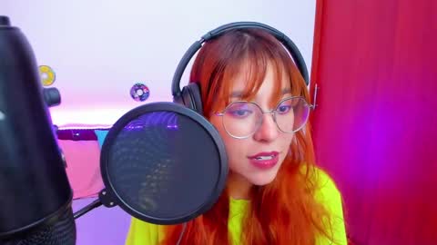 Snapshot of gigimooon chatting on 13, 9, 2025 gigimooon online show from 13, 9, 2025