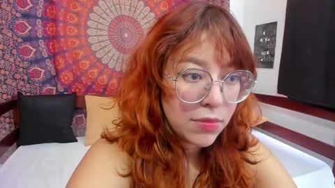 Snapshot of gigimooon chatting on 21, 12, 2025 gigimooon online show from 21, 12, 2025