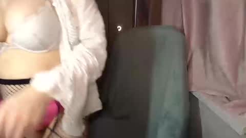 Snapshot of gillkelly chatting on 24, 11, 2025 Gill Kelly online show from 24, 11, 2025