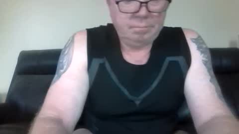 gimmmieoooo online show from 6, 4, 2026