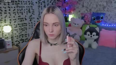 Snapshot of gina_lovelyy chatting on 5, 6, 2026 Gina online show from 5, 6, 2026