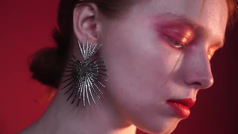        im expecting 350 thumbs up on my altar   online show from 8, 1, 2025