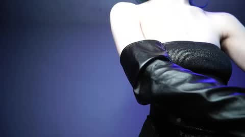        im expecting 350 thumbs up on my altar   online show from 10, 4, 2026