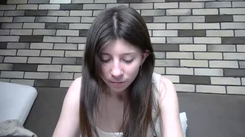 girl_cute007 online show from 18, 5, 2026
