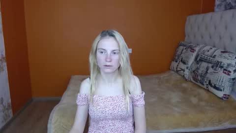 Snapshot of girl_summer97 chatting on 12, 10, 2025 Katia online show from 12, 10, 2025