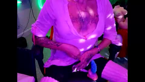 girls227445638252 online show from 28, 9, 2025