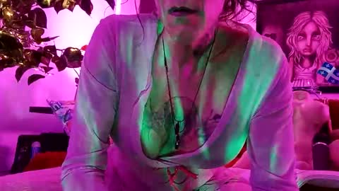 girls227445638252 online show from 5, 4, 2026