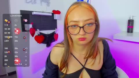 Maze    Thumbs up online show from 17, 10, 2025