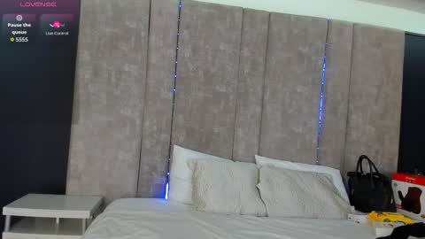     online show from 9, 9, 2025