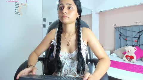 GISELLE ROLDAN online show from 25, 10, 2025