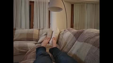 Snapshot of givemefeethung chatting on 8, 11, 2025 givemefeethung online show from 8, 11, 2025