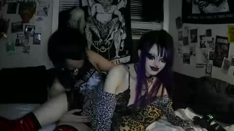 Snapshot of gl00my_gh0ul chatting on 18, 4, 2026 Gloomy online show from 18, 4, 2026