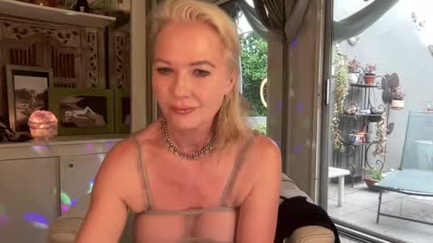 Gl1tter Barbie online show from 16, 11, 2025