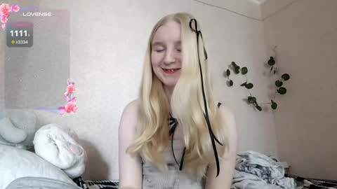 Snapshot of glennabeem chatting on 24, 4, 2026 Laura online show from 24, 4, 2026