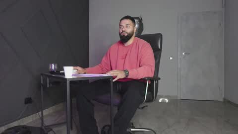 Matthew .. for short call me Matt online show from 30, 10, 2025