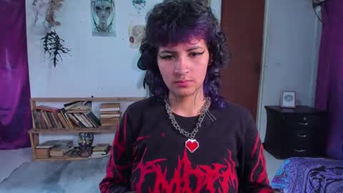 Snapshot of glitch_doll chatting on 18, 10, 2025 NYX online show from 18, 10, 2025