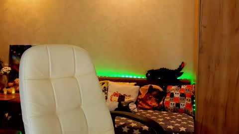 Gloria Wood online show from 15, 12, 2024