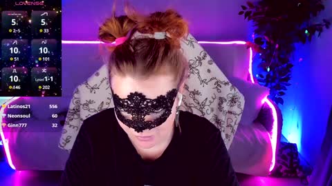 gloriagrays online show from 6, 2, 2025