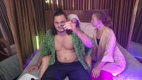   330 UTC2 girls   online show from 13, 11, 2025