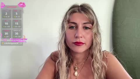 Snapshot of goddessdove chatting on 15, 4, 2026 GoddessDove online show from 15, 4, 2026