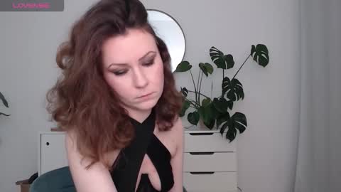 Goddess. Mommy. Master. Greedy Brat. VENINA online show from 2, 3, 2026