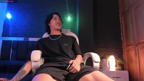 Snapshot of godly_huan chatting on 17, 12, 2024 HUAN online show from 17, 12, 2024