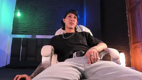 Snapshot of godly_huan chatting on 21, 12, 2024 HUAN online show from 21, 12, 2024