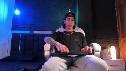 Snapshot of godly_huan chatting on 1, 1, 2025 HUAN online show from 1, 1, 2025