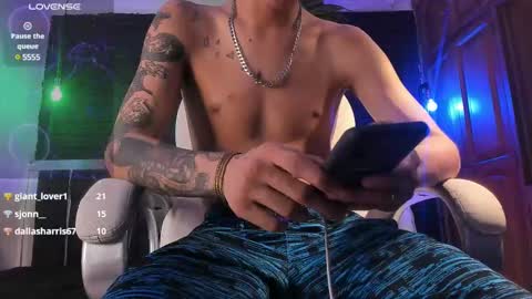 Snapshot of godly_huan chatting on 13, 2, 2025 HUAN online show from 13, 2, 2025