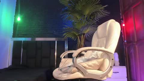 Snapshot of godly_huan chatting on 16, 2, 2025 HUAN online show from 16, 2, 2025