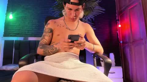 Snapshot of godly_huan chatting on 24, 2, 2025 HUAN online show from 24, 2, 2025