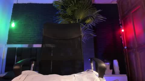 Snapshot of godly_huan chatting on 3, 3, 2025 HUAN online show from 3, 3, 2025