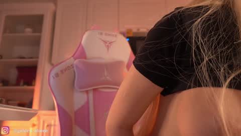 Snapshot of golden_alinee chatting on 8, 2, 2025 Aline meow   online show from 8, 2, 2025