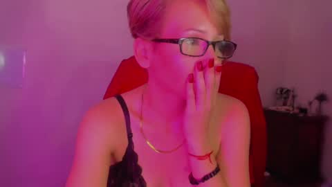 Snapshot of goldengirlrose chatting on 17, 9, 2025 goldenrosa online show from 17, 9, 2025