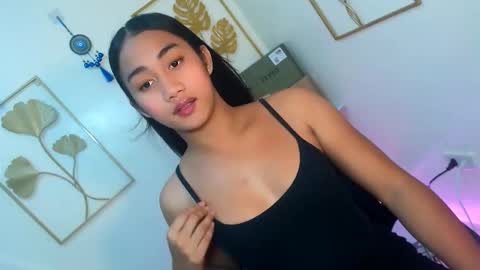 Snapshot of gorgeous_niicole chatting on 17, 11, 2025 gorgeous_niicole online show from 17, 11, 2025