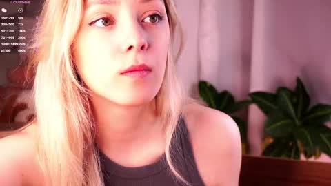 Snapshot of gossip__girl chatting on 30, 5, 2026 Luna online show from 30, 5, 2026