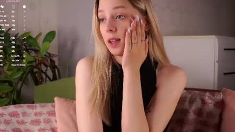 Snapshot of gossip__girl chatting on 18, 6, 2026 Luna online show from 18, 6, 2026