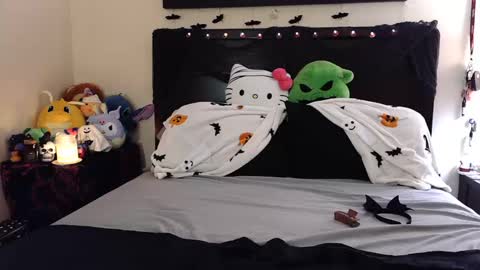 gothbaby305 online show from 11, 10, 2025